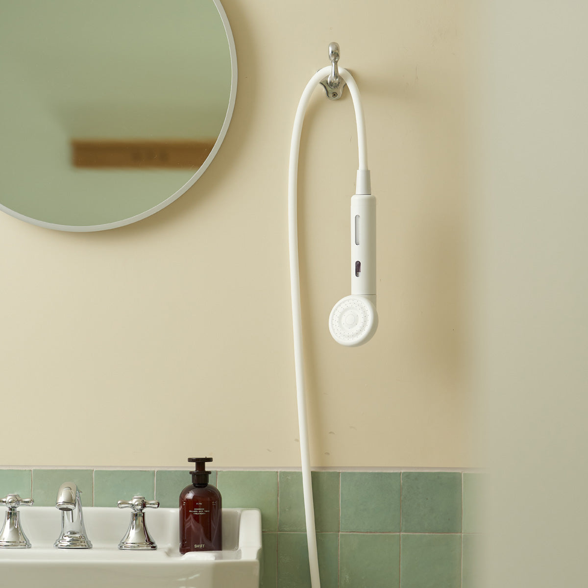 Vitamin Filtered Shower Head & Silicon Hose Pure White